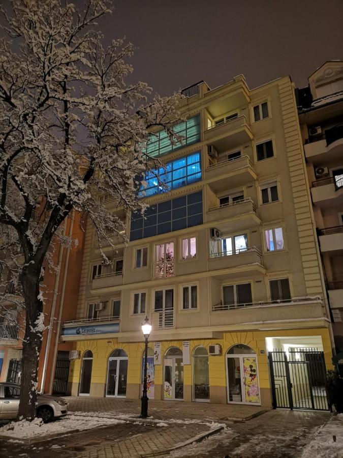 Smiley 2 - Subotica Centar Appartement Buitenkant foto