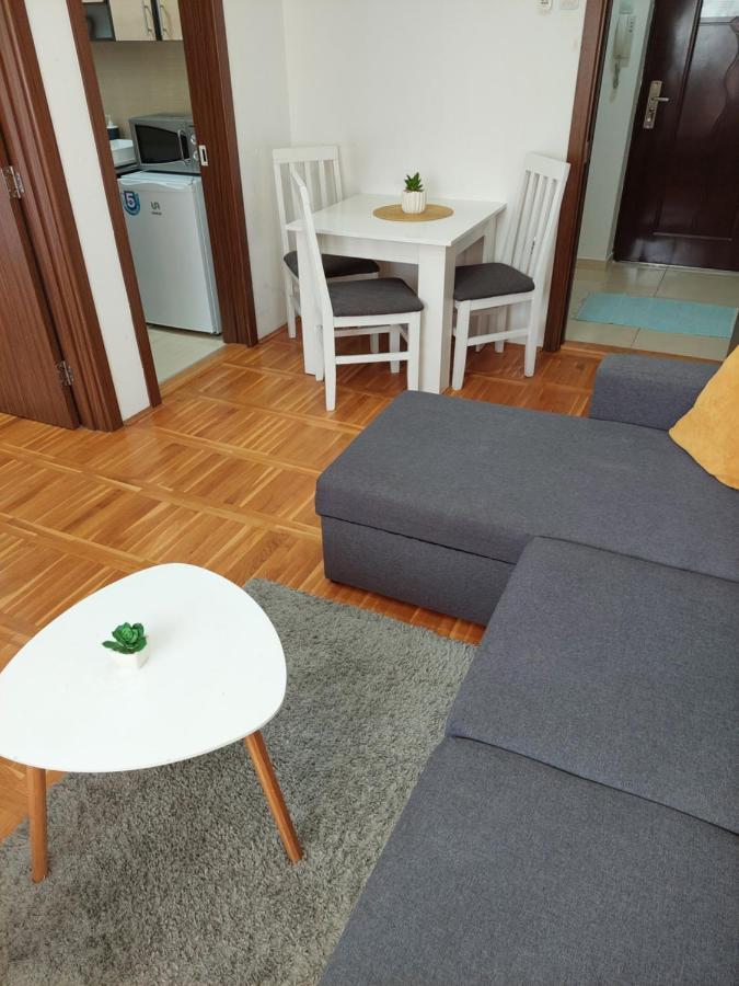 Smiley 2 - Subotica Centar Appartement Buitenkant foto