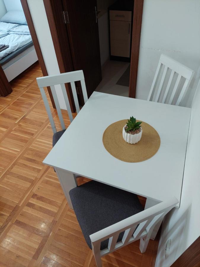 Smiley 2 - Subotica Centar Appartement Buitenkant foto